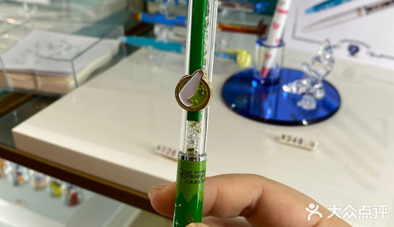 5斤重的水晶鞋[呲牙]难怪会掉