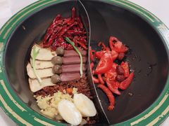 番茄鸳鸯锅底-有拈头成都市井火锅(老门东店)