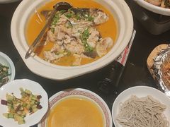-帅巴人舅母子腊蹄民俗村