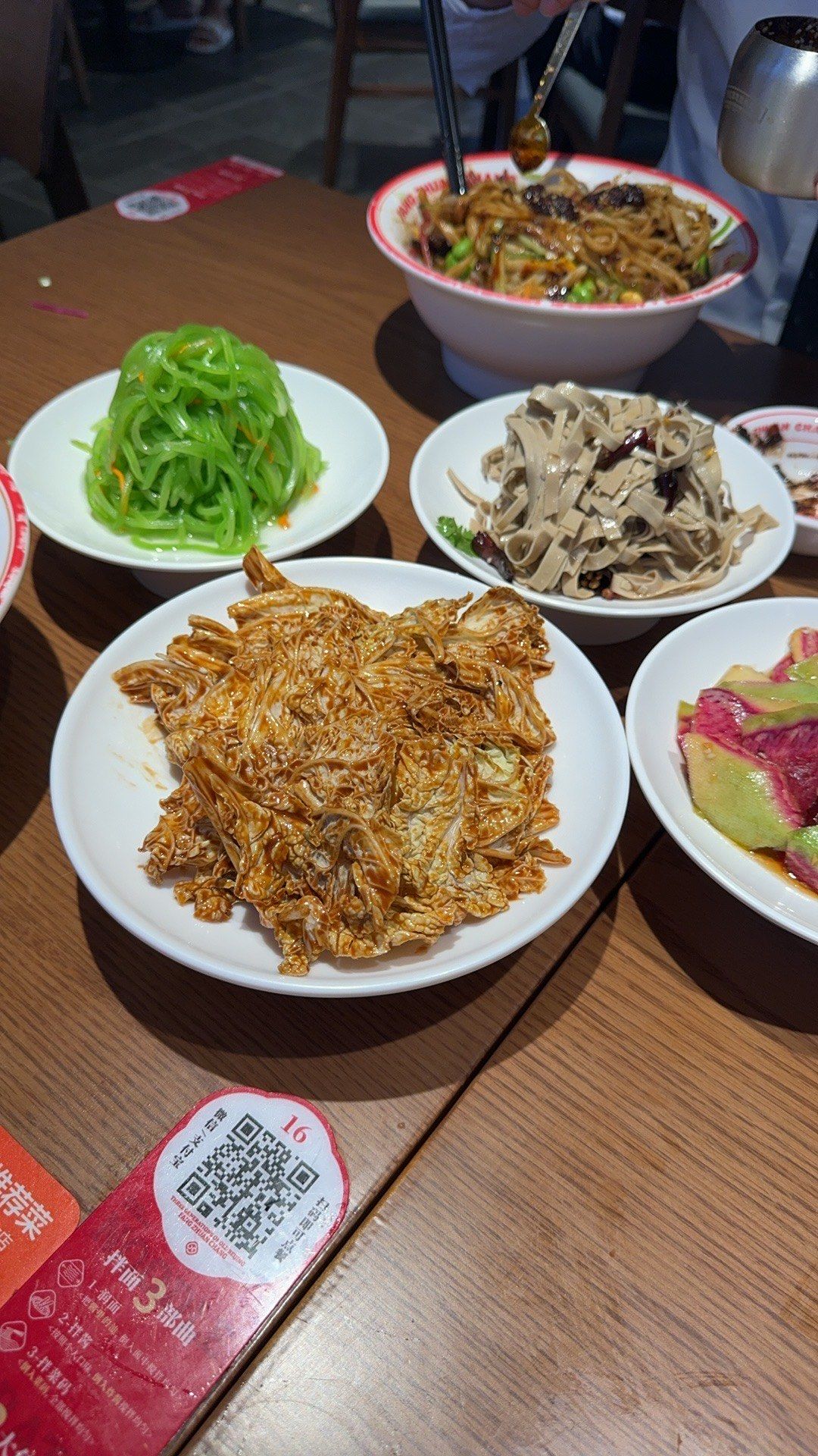 方砖厂69号炸酱面(华贸购物中心店)很正宗