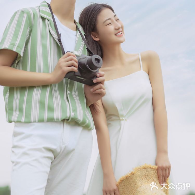 如何拍出漂亮外景婚纱照？外景拍摄动作怎么摆？[森系小合集]