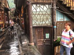 -临江餐馆二楼美食部落