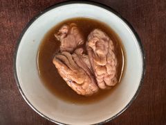 炖猪脑-金卯白肉罩火烧
