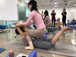 -亚太瑜伽普拉提学院