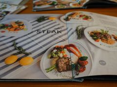 -Chom Cafe and Restaurant