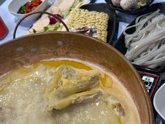 -鲜入围煮花胶鸡海鲜火锅