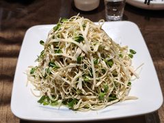 萝卜苗拌怀安豆腐皮-东口码头·烧鸽子·鱼头泡饼·地方菜(金鹰悦城店)