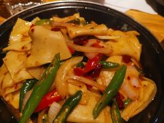 杏鲍菇竹耳爽肉片-十三式重庆江湖菜(金茂览秀城店)