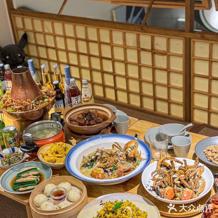 席地而坐啃大闸蟹！在这里吃饭就是舒坦