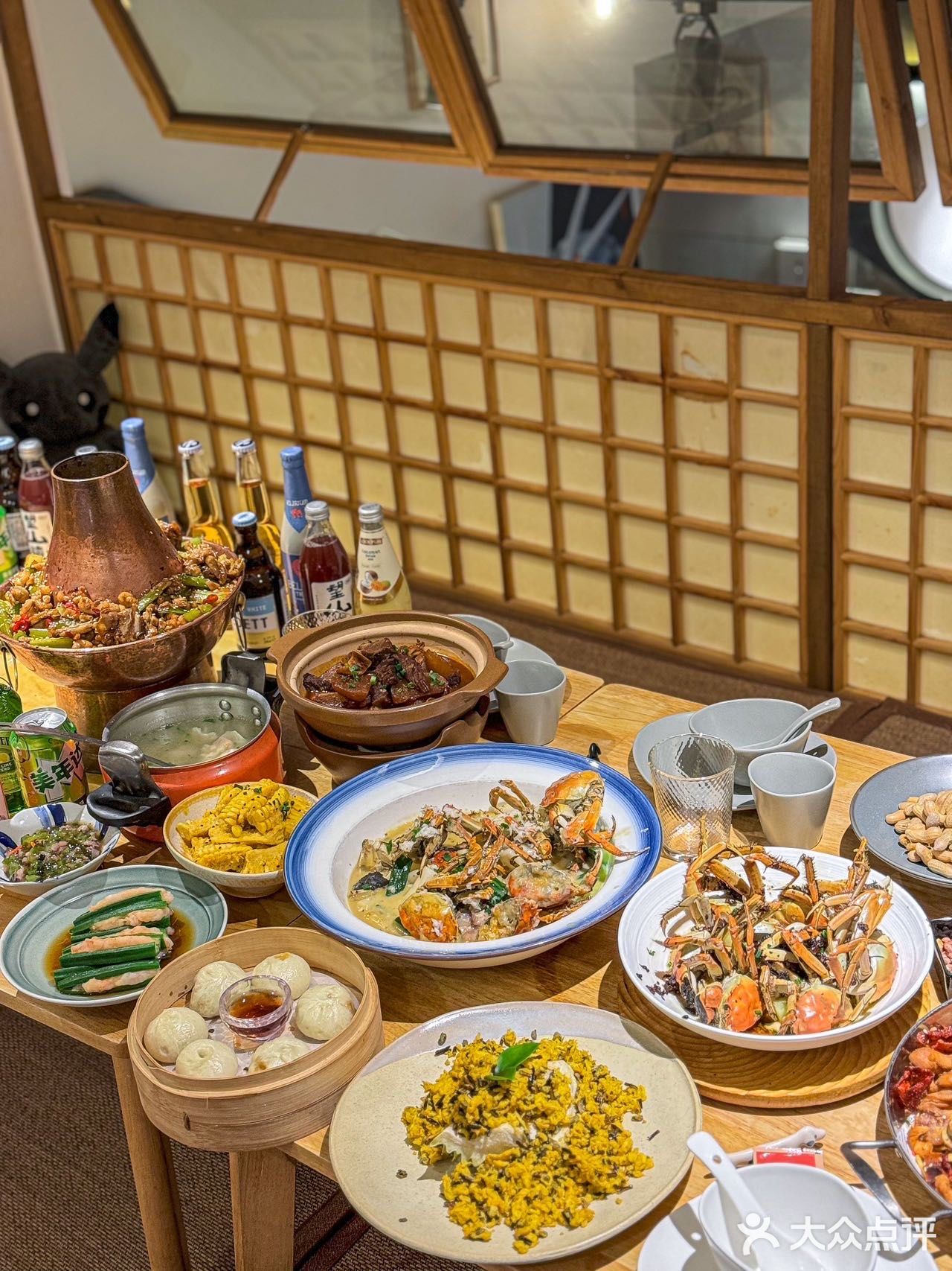 席地而坐啃大闸蟹！在这里吃饭就是舒坦