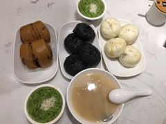 -李与白包子铺(桐梓林店)