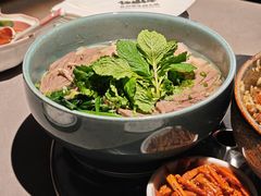 -伴山牛贵州黄牛肉火锅·苗疆非遗艺术餐厅(上海首店)