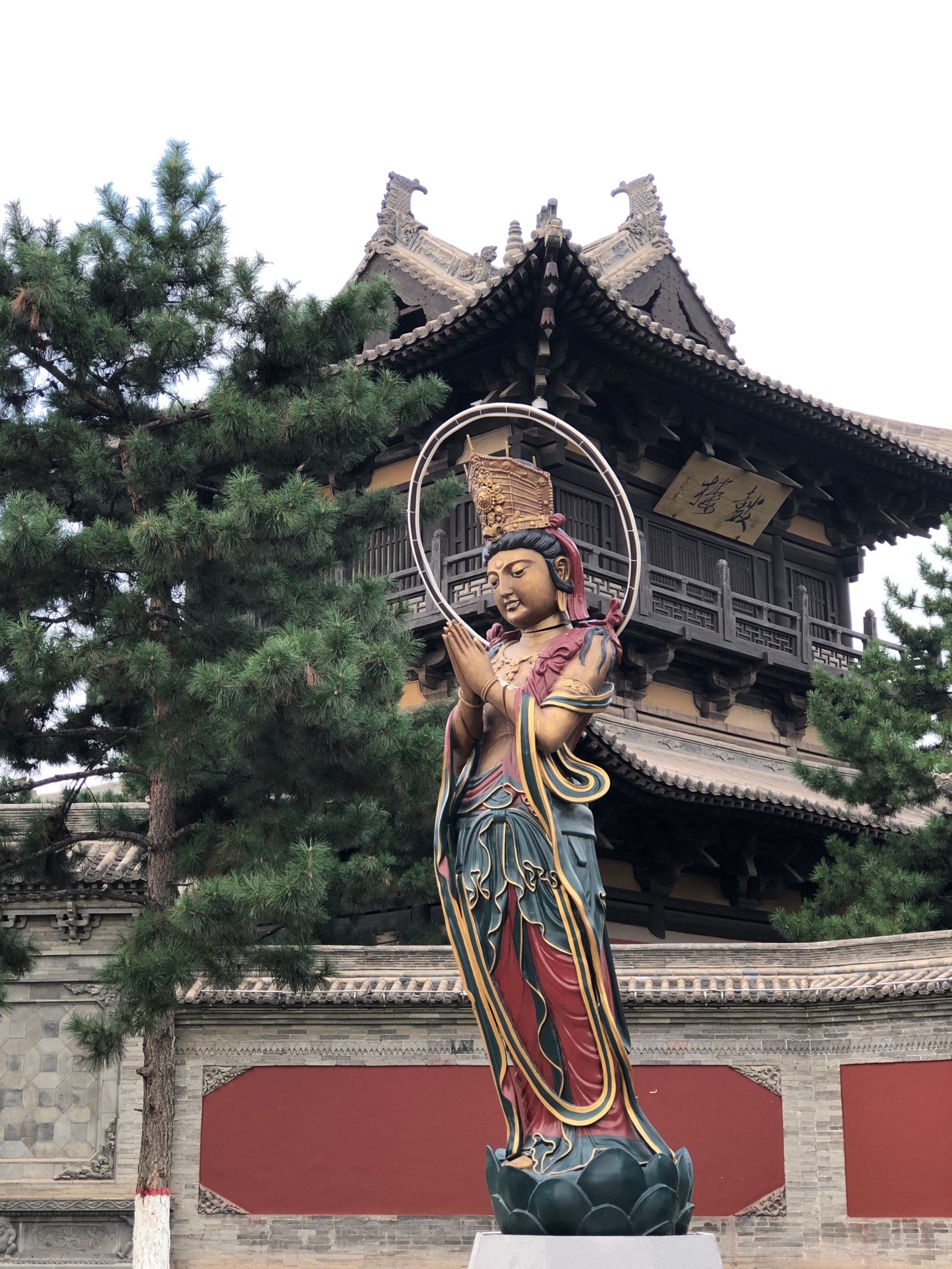 大同古城里的华严寺