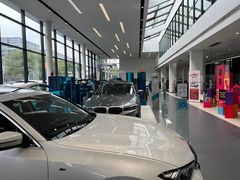 -上海宝信宝马4S店