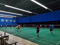 -中地华冠羽毛球俱乐部