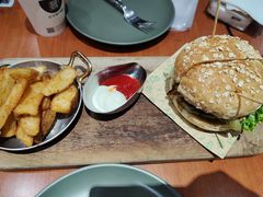 薯角-魏斯理汉堡(西安沣东吾悦店)