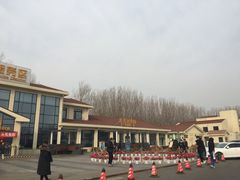 -窦店服务区-停车场