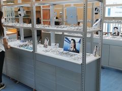 -无奔眼镜·蔡司·依视路授权店(马家堡店)