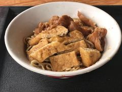 -松树干拌面店