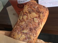 枫糖扁桃仁起酥-瑞幸咖啡(岳家嘴地铁站店)