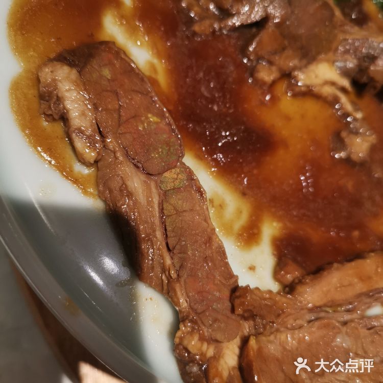 这种解释实在是很无语。我家做饭怎么就没掉过色