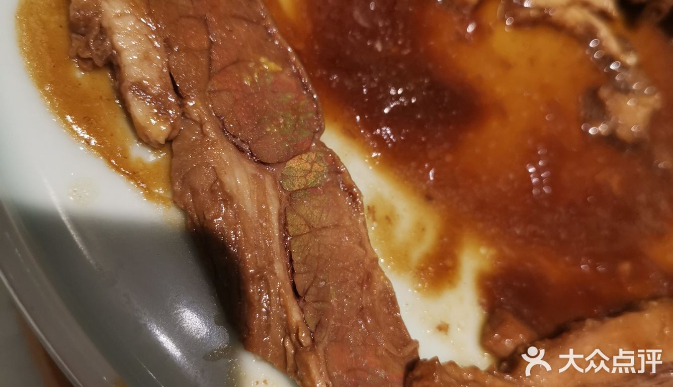 这种解释实在是很无语。我家做饭怎么就没掉过色