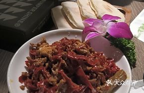Spicy Pepper Stir-Fried Beef in Flatbread