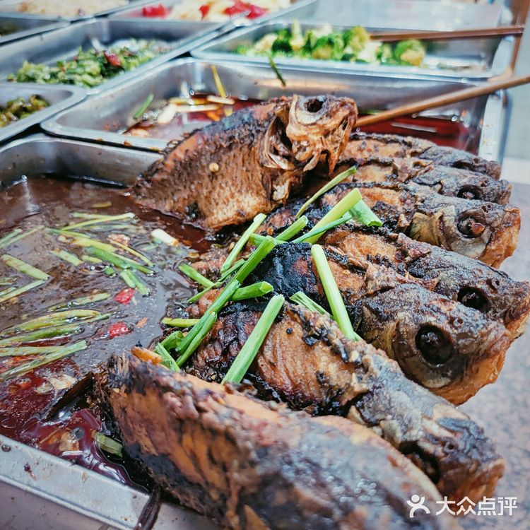 成都老牌苍蝇馆子代表之一，正餐宵夜都🉑，藕汤我能干三碗！