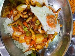 香辣鱿鱼拌饭-马路牙子烧烤音乐酒馆(望京店)