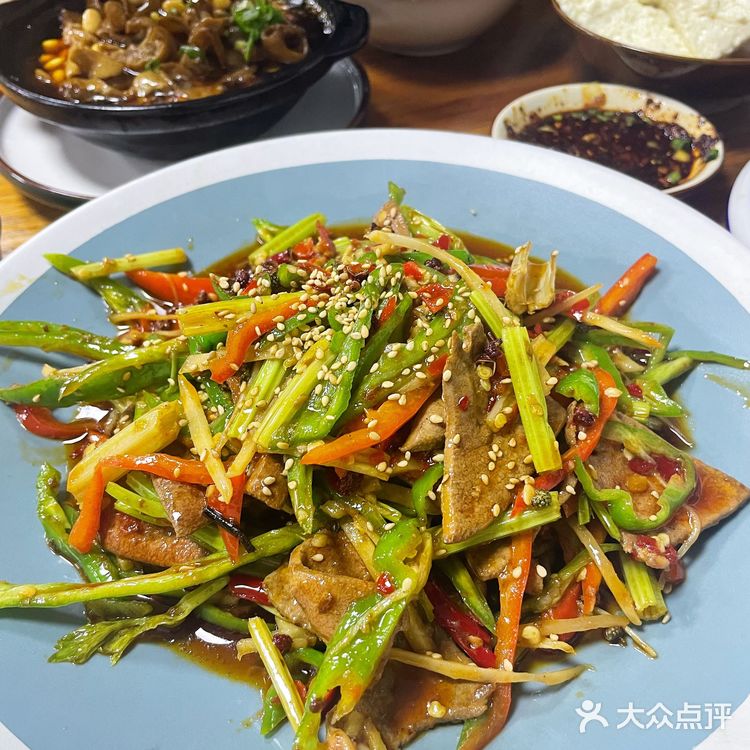 被这苍蝇小馆的豆花饭惊艳到了[色]