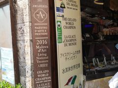 -Gelateria Dondoli