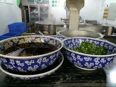 辣椒油+蒜苗-Mlamber麦泊尔兰州牛肉面