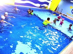 -蓝鲸国际少儿游泳训练中心(群力店)