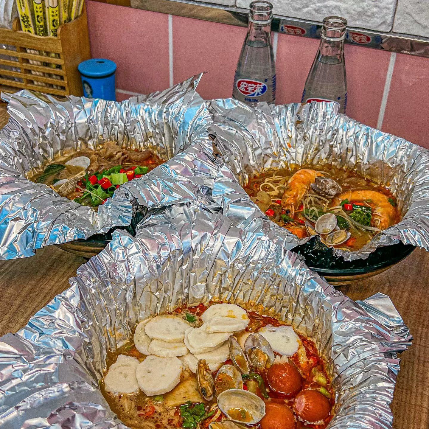 一份锡纸肥牛粉加一瓶汽水:只要15
必须要夸他家汤底超级鲜!