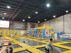 -极限Jump蹦床·新潮玩运动世界·室内乐园·团建·派对中心