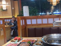 -汉城烤肉·黑金冠(华山路店)