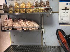 面包甜点陈列柜-正宗老杨特色爆米花(四棉店)