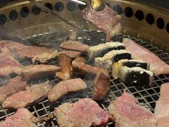 -铭牛烧肉·和牛海鲜自助(高新月牙湖店)