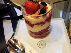 草莓慕斯杯-PAUL LAFAYET 法式甜品(港汇广场店)