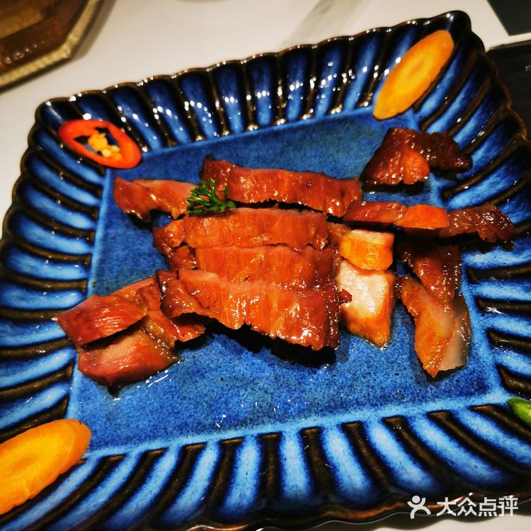 一份是有酱汁的，一份没酱汁