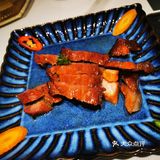 一份是有酱汁的，一份没酱汁