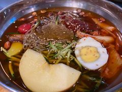 冰爽水果冷面-小米烤肉-泥炉炭烤(常营店)