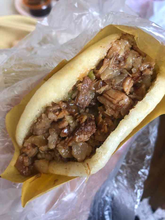 打分 肉夹馍一般肉有些肥,肉酱酸豆角面很推荐,馄饨味太淡了.