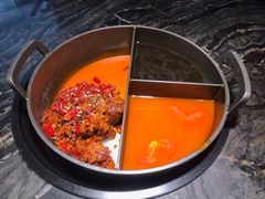 小嫩牛专利T型锅（一锅三吃）-热火朝天鲜切牛肉火锅(南强街巷店)