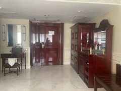 -深圳富苑皇冠假日套房酒店