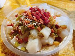 门口的冰汤圆-渝味黄姐火锅(黄泥村店)