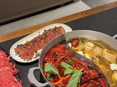 跑山鸡野菌锅拼酸辣锅底-滇牛云南火锅(桂林路店)