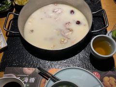 -洪氏嗨捞·广东猪肚鸡·椰子鸡火锅(西咸万象城店)