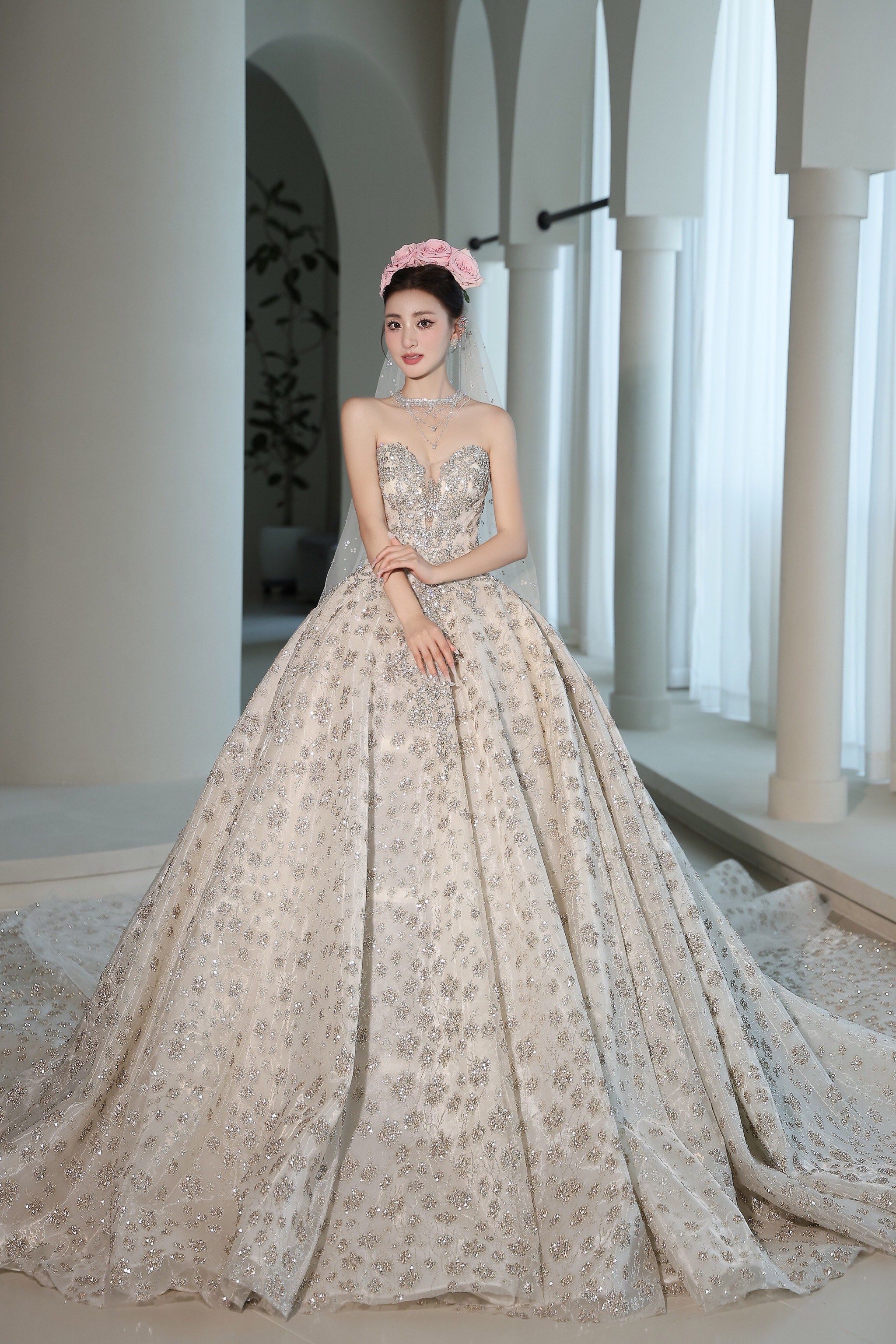 香槟色抹胸主纱 复古风情狠狠拿捏