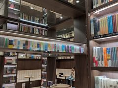 -钟书阁(群光广场店)